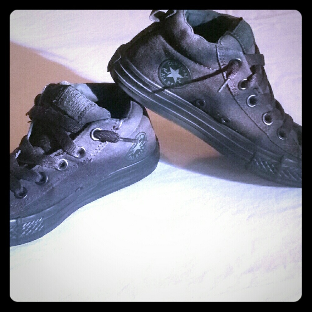 *SOLD* Kids size 1Y All Star Converse black